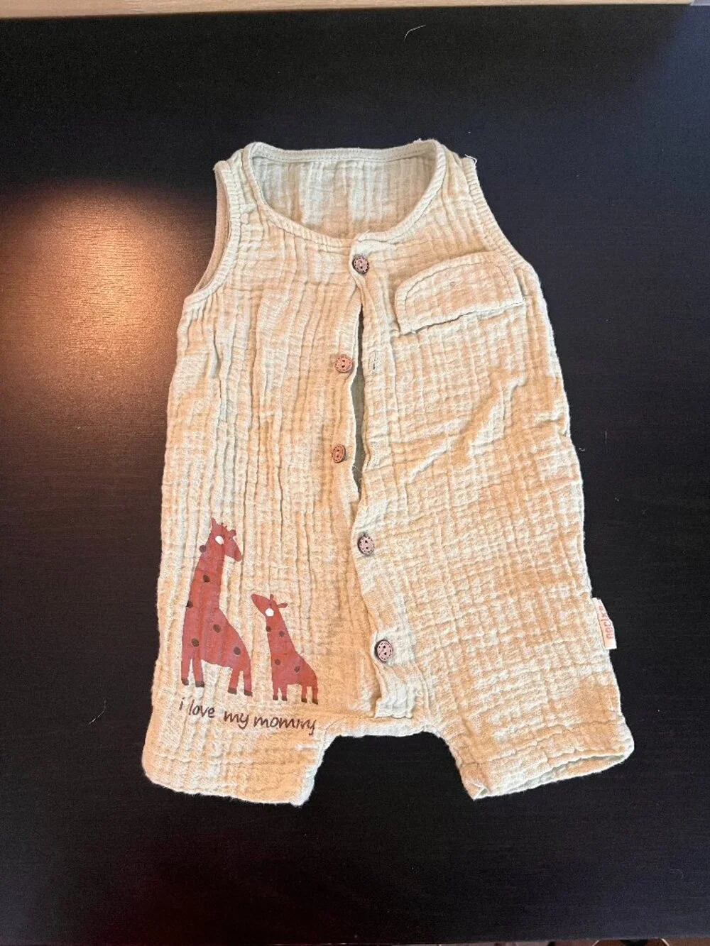 [$2 in a bundle] Necix's green cotton gauze one piece outfit with giraffes